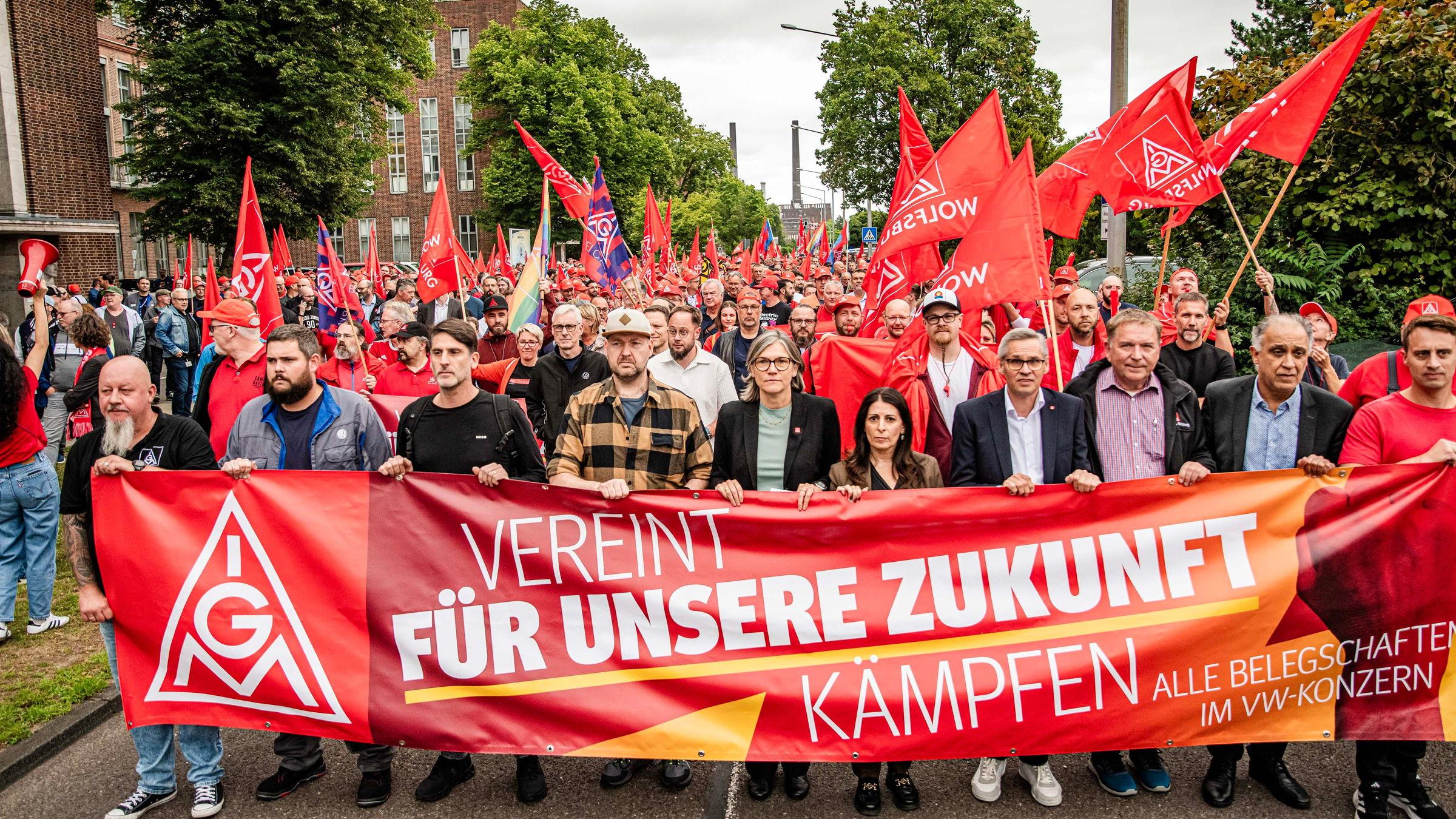 Automobil-Aktionstag bei Volkswagen in Wolfsburg unter dem Motto „Vereint für unsere Zukunft kämpfen“