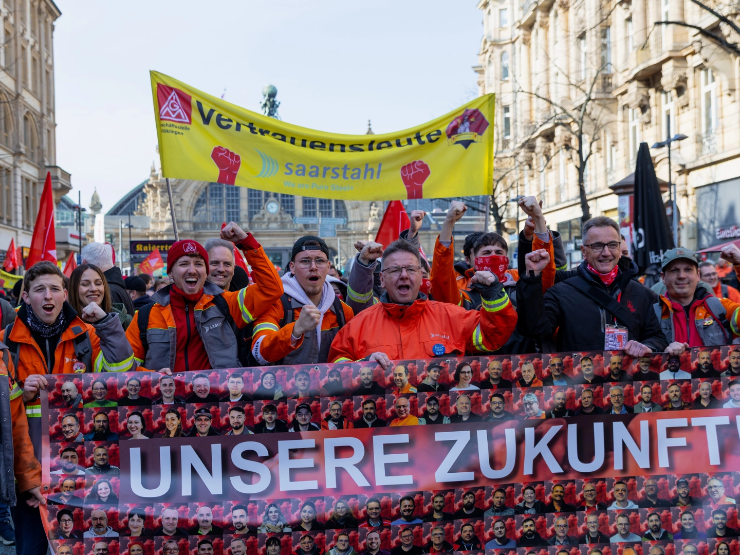 Saarstahl-Beschäftigte beim IG Metall-Aktionstag am 15. März 2025 in Frankfurt