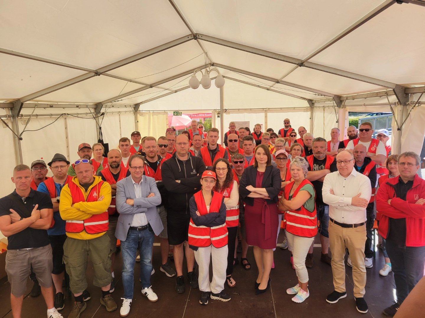 Der Streik bei Kelvion in Nobitz-Wilchwitz begann am 4. August 2026. Die Geschäftsleitung will nach Sarstedt/Niedersachsen verlagern - obwohl die Produktion in Wilchwitz profitabel und bis ins nächste Jahr ausgelastet ist.
