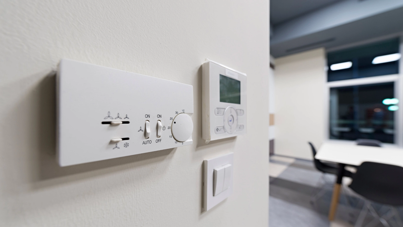 Regelbare Klimaanlage in einem Büro