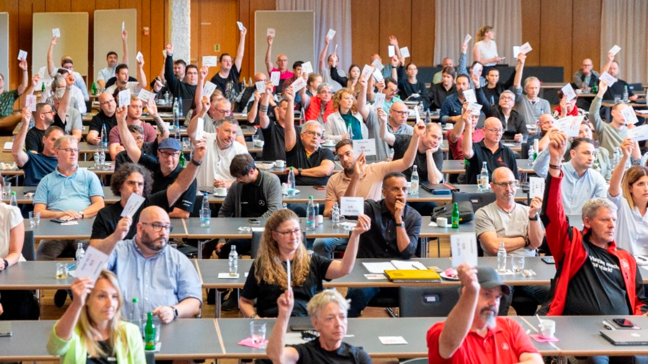 Die IG Metall Baden-Württemberg berät und beschließt bei der Großen Tarifkommission die Tarifforderung für die Metall- und Elektroindustrie.