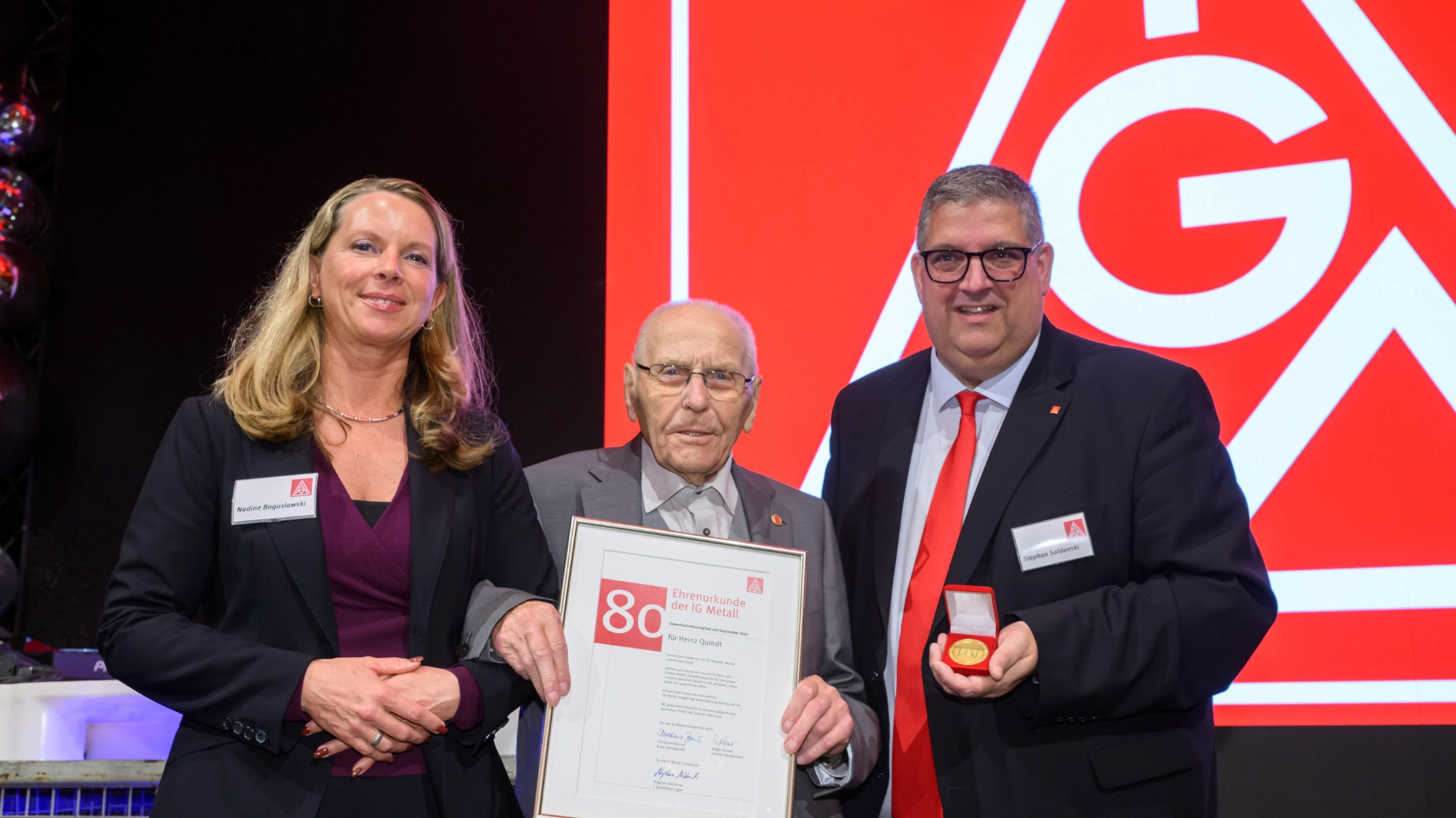 Seit 80 Jahren Gewerkschaftsmitglied: Heinz Quindt (Mitte) 