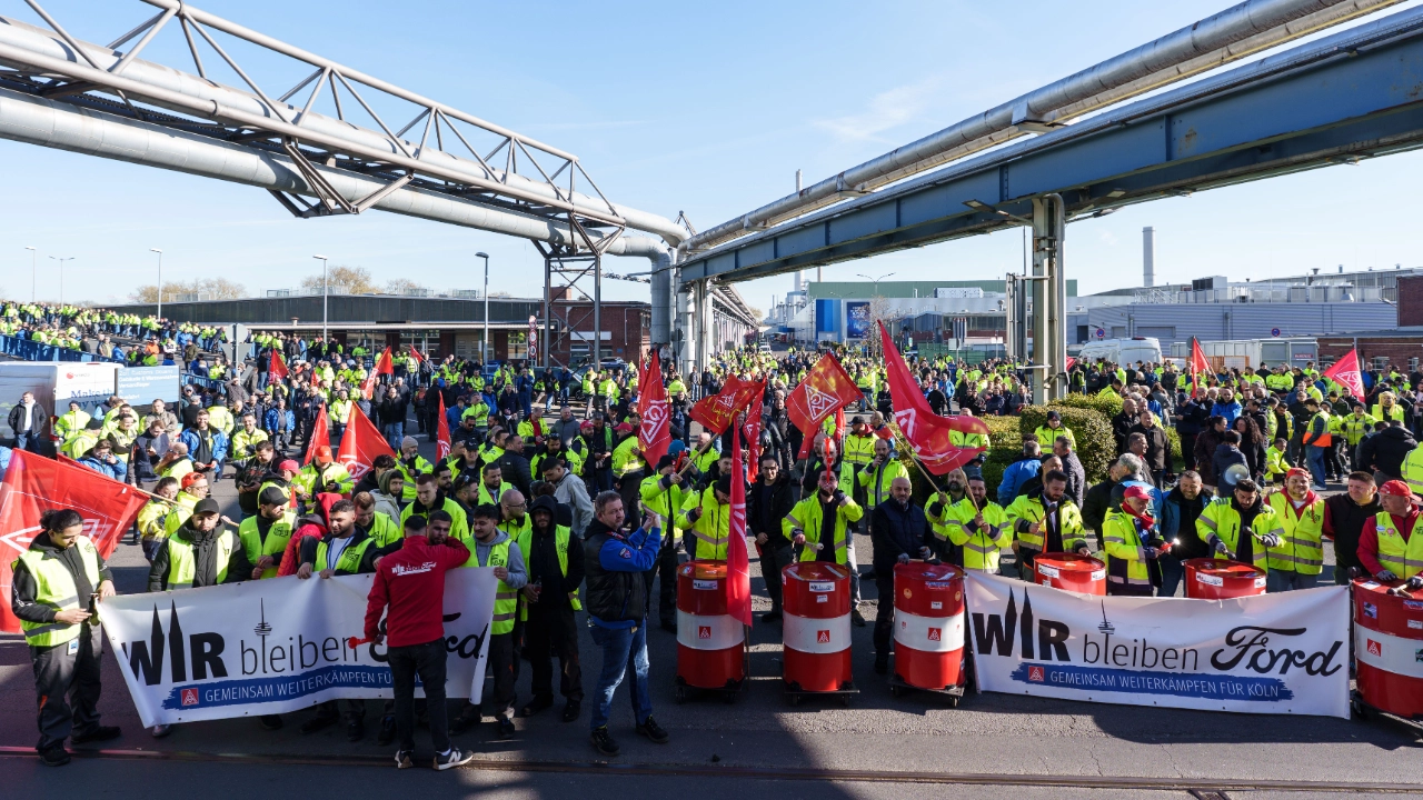 Grabstein-Aktion bei Ford in Köln