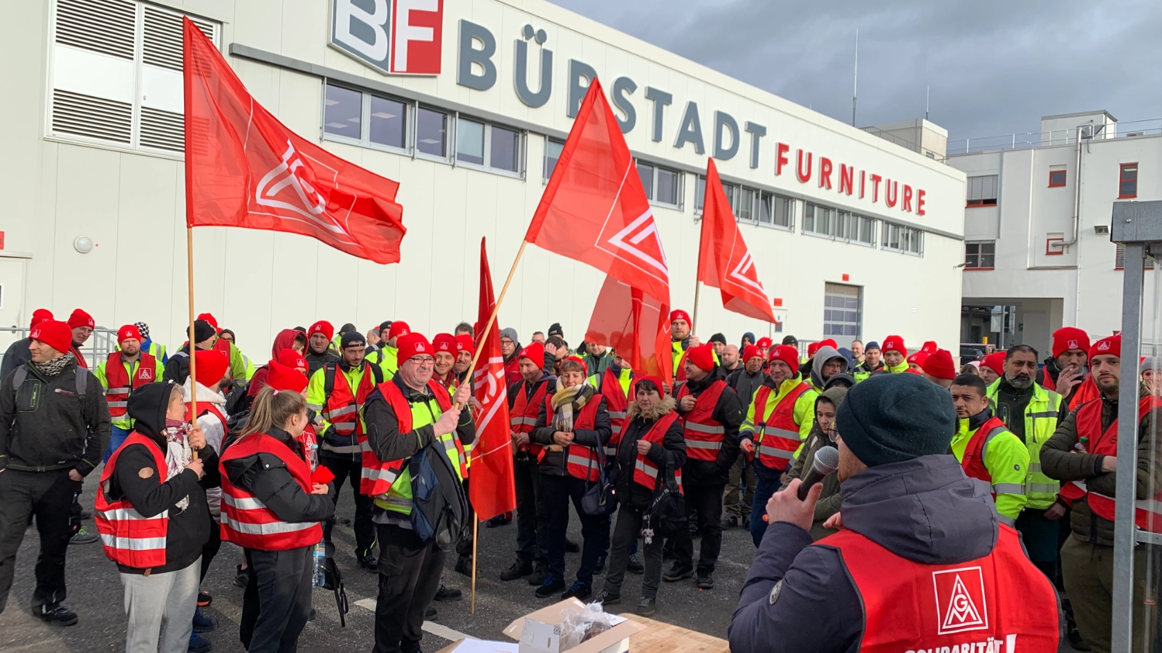 Warnstreik bei Bürstadt Furniture