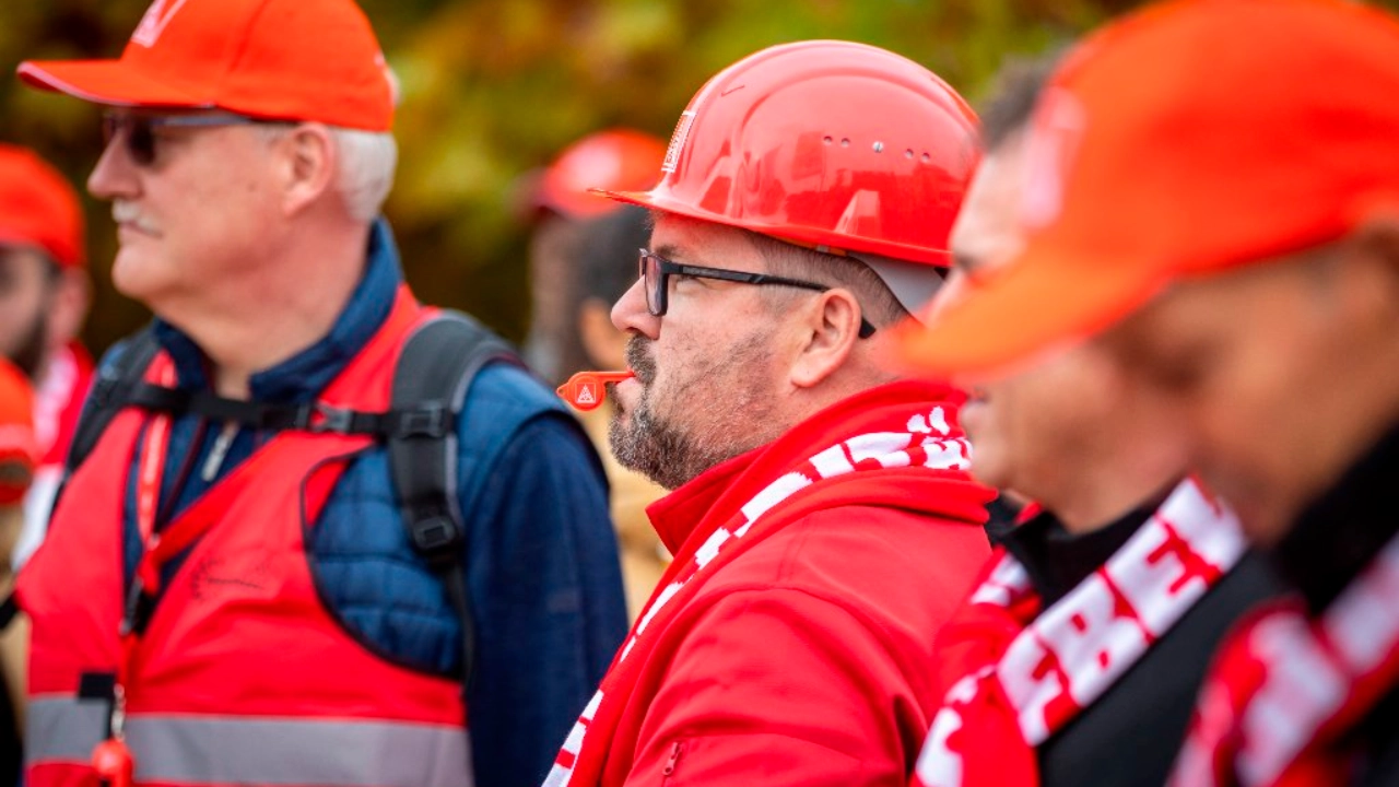 Ludwigsburg, Baden-Wuerttemberg, 15.10.2024: In Ludwigsburg finden Tarifverhandlungen zu M+E zwischen der IG Metall und Südwestmall statt. Die Gewerkschaft hat hierzu einen Aktionstag veranstaltet.