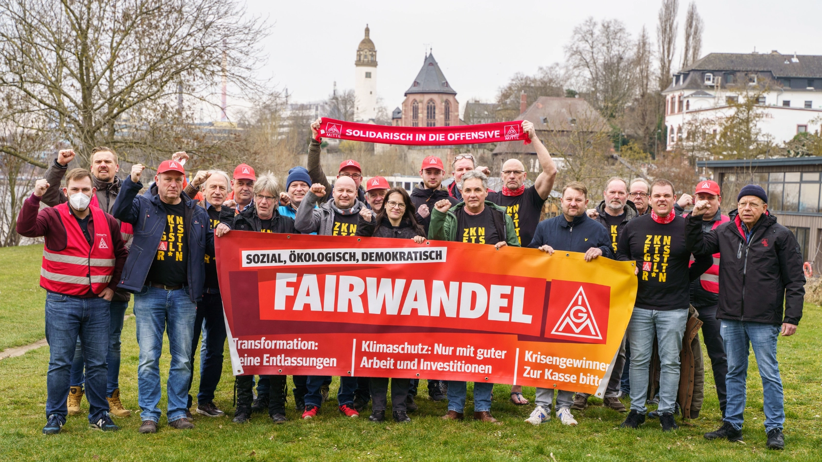 2. März 2022: Die bundesweite Musashi-Tarifkommission beschließt gemeinsame Forderungen für einen gemeinsamen Sozialtarifvertrag für alle Musashi-Standorte.Zuvor haben die IG Metall-Mitglieder und Tarifkommissionen an allen Standorten über Forderungen und Strategie diskutiert und abgestimmt.
