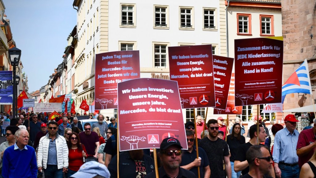 Demonstrationen und Kundgebungen am 1. Mai 2024 an verschiedenen Orten um die Mercedes-Benz-Niederlassungen.