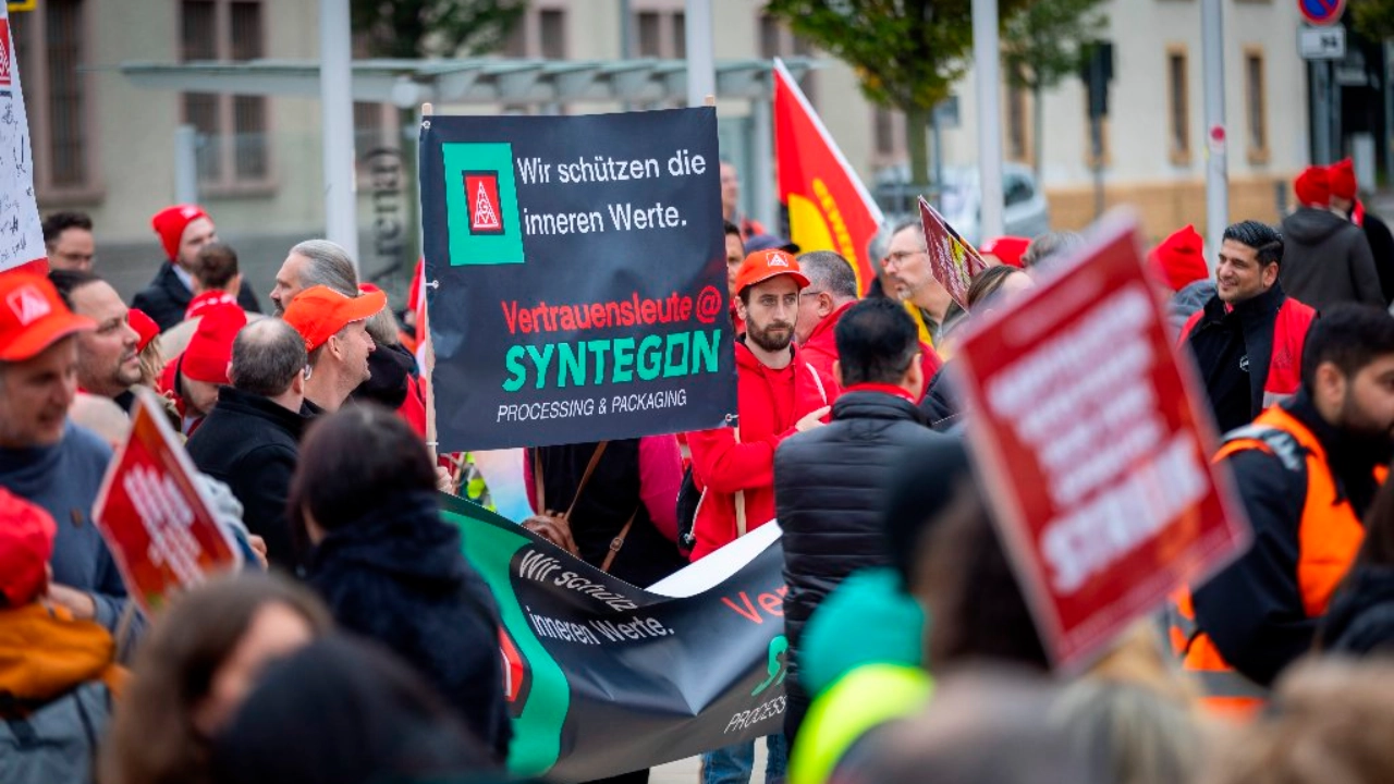 Ludwigsburg, Baden-Wuerttemberg, 15.10.2024: In Ludwigsburg finden Tarifverhandlungen zu M+E zwischen der IG Metall und Südwestmall statt. Die Gewerkschaft hat hierzu einen Aktionstag veranstaltet.