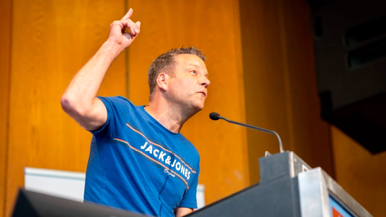Die IG Metall Baden-Württemberg beginnt bei der Großen Tarifkommission die Diskussion über Tarifforderung für die Metall- und Elektroindustrie.