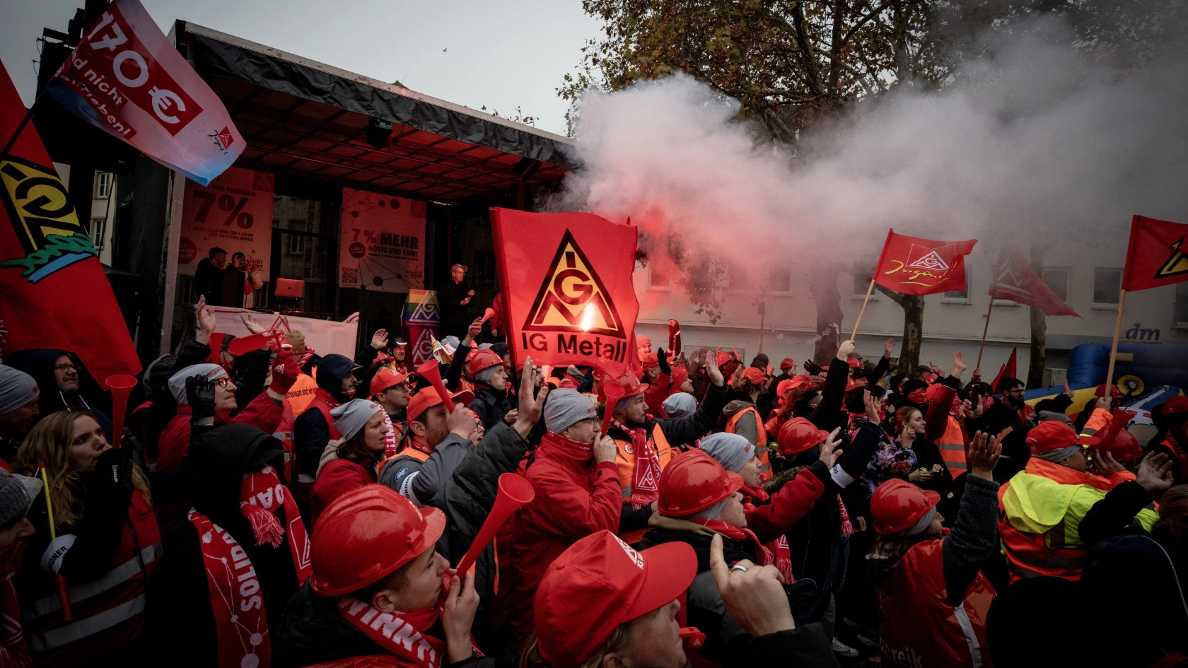Warnstreik M+E Frankenthal 11.11.24:  Demo und Kundgebung auf dem Rathausplatz.