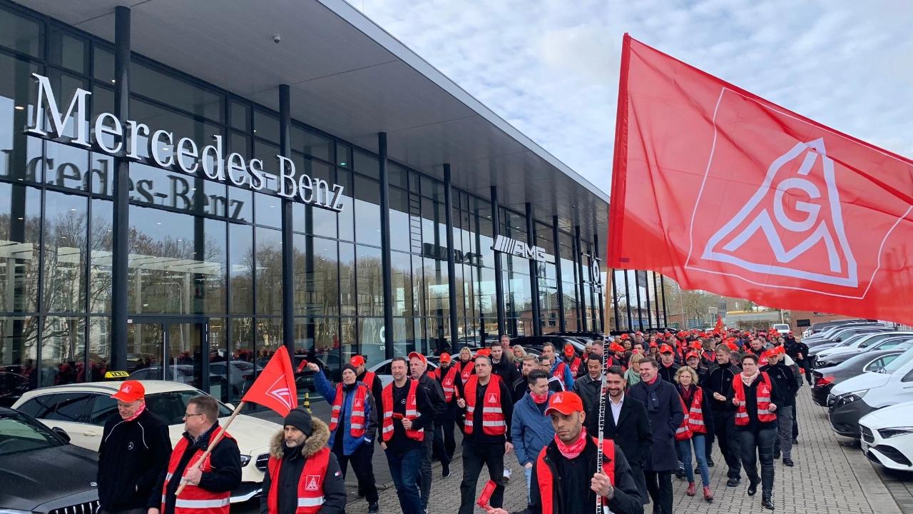 Demonstrationen und Kundgebungen am 1. Mai 2024 an verschiedenen Orten um die Mercedes-Benz-Niederlassungen.