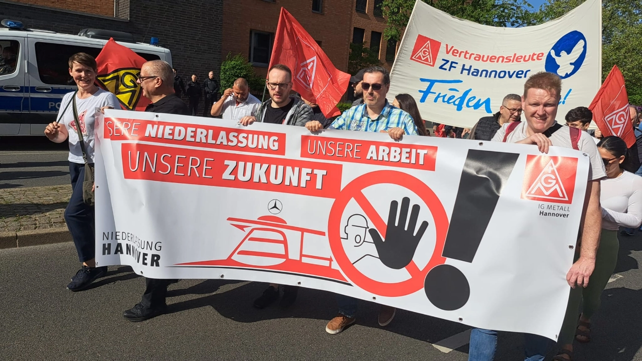 Demonstrationen und Kundgebungen am 1. Mai 2024 an verschiedenen Orten um die Mercedes-Benz-Niederlassungen.