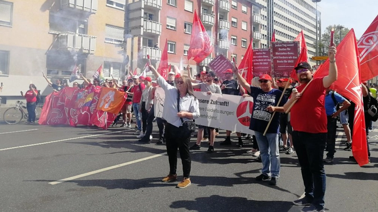 Demonstrationen und Kundgebungen am 1. Mai 2024 an verschiedenen Orten um die Mercedes-Benz-Niederlassungen.