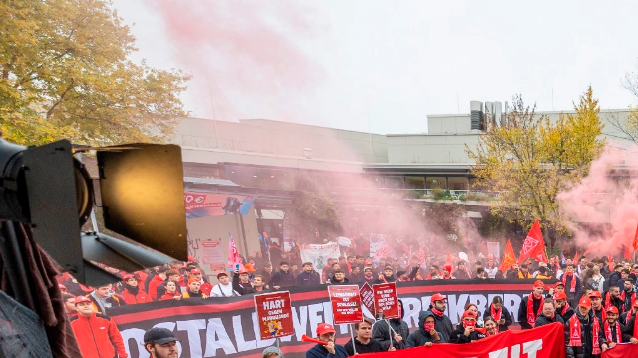 Stuttgart, Baden-Wuerttemberg, 31.10.2024: Jugendaktionstag der IG Metall Baden-Württemberg in Böblingen zu den Tarifverhandlungen M+E 2024
