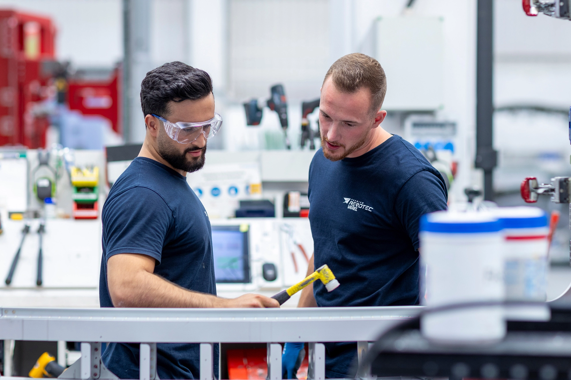 Die IG Metall kämpft jeden Tag für faire Arbeit, mit ihren Tarifverträgen und in den Betrieben. So wie bei Premium Aerotec in Varel. Hier haben IG Metall-Betriebsräte die Übernahmen von über 140 Leihbeschäftigten durchgesetzt.