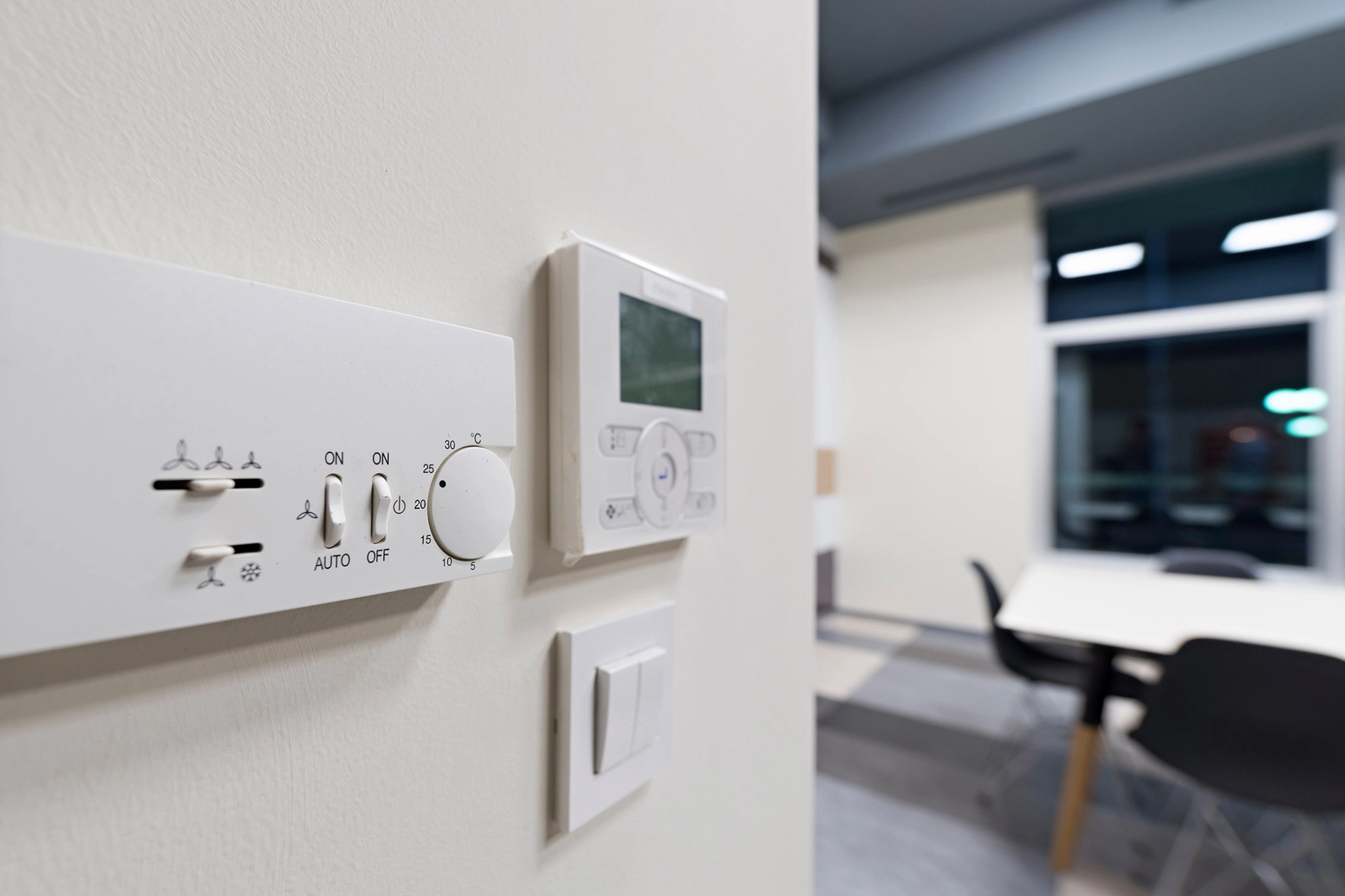 Regelbare Klimaanlage in einem Büro