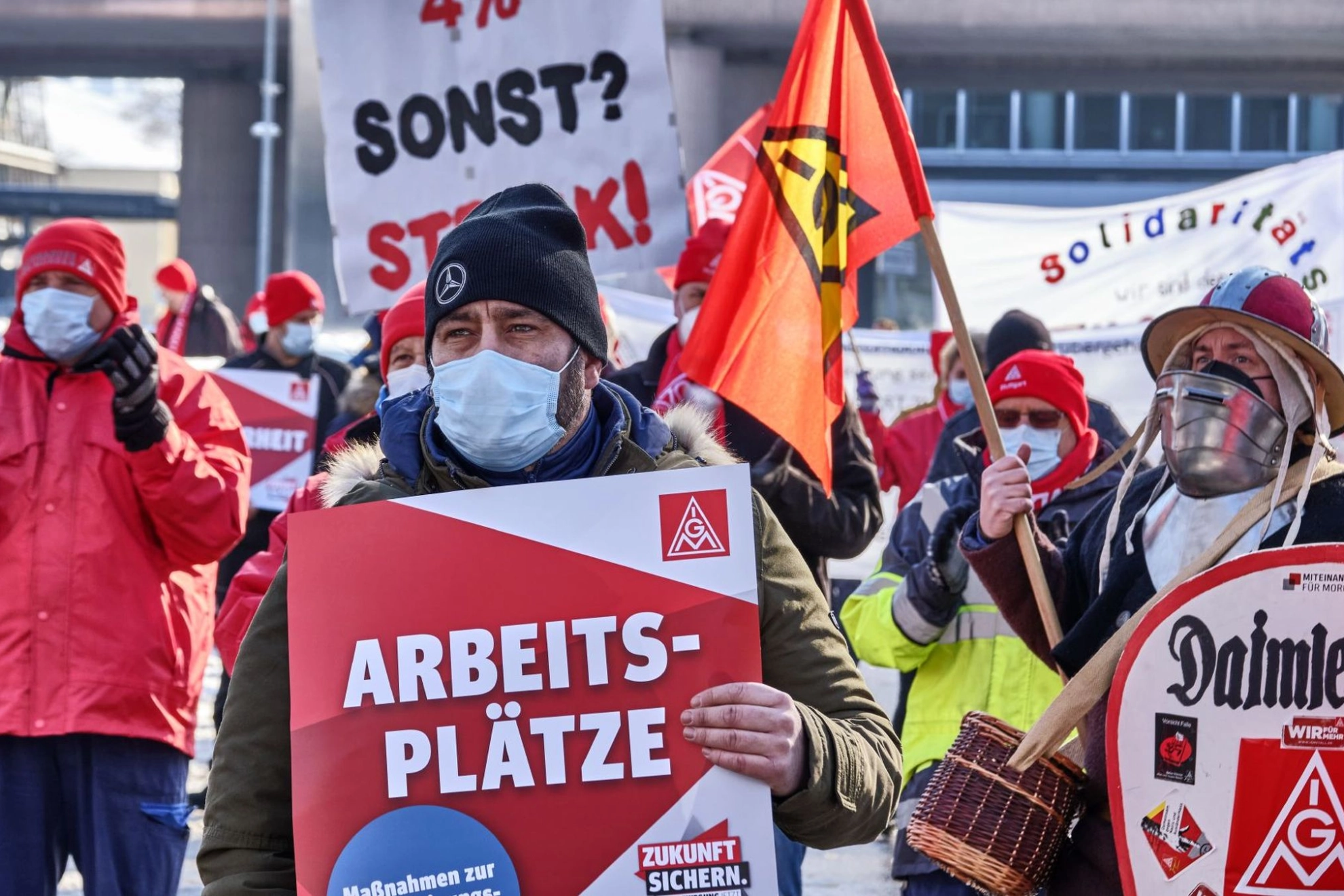 Tarifaktion der Daimler-Beschäftigten in Untertürkheim