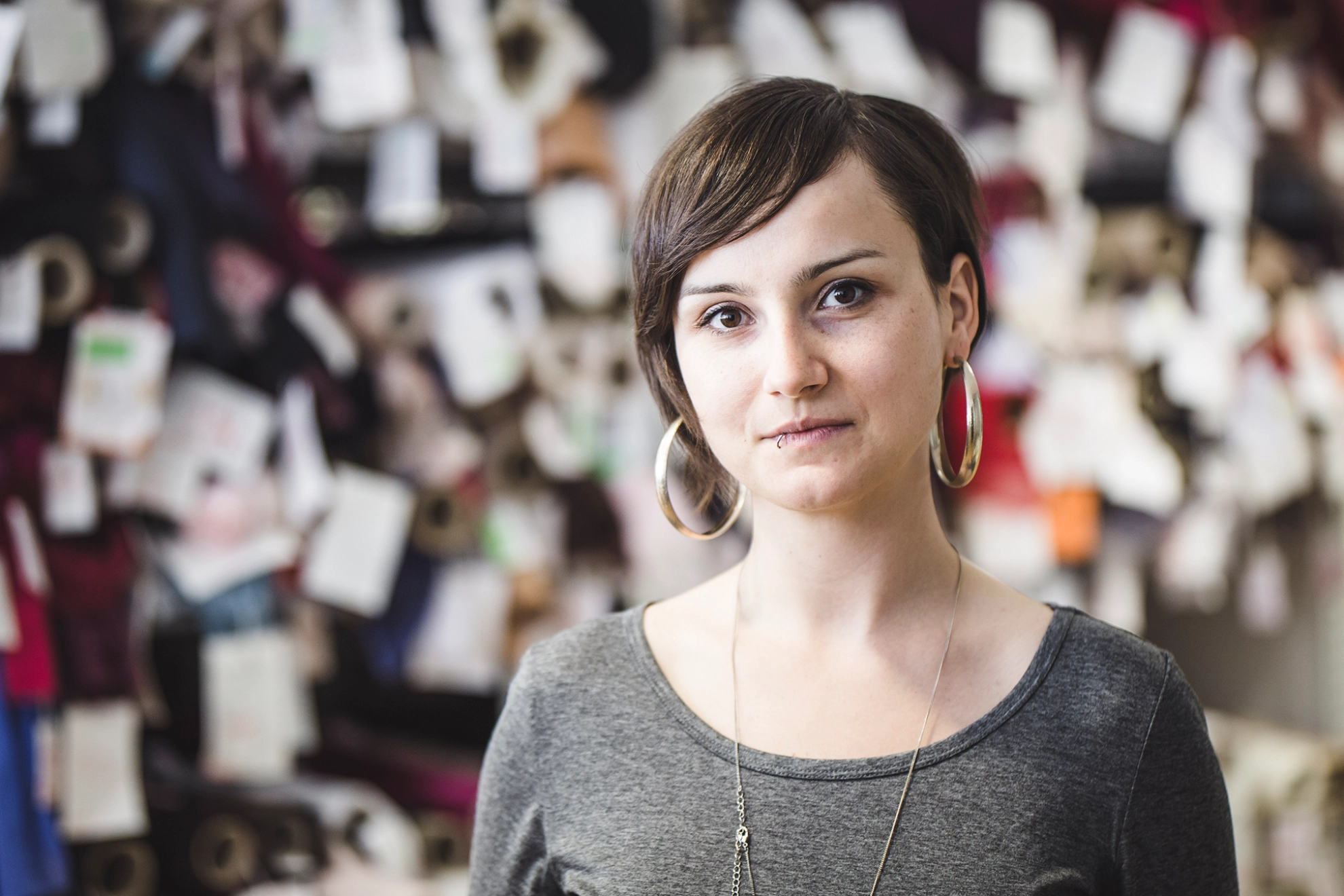 Junge Frau beim Modehersteller Triumph