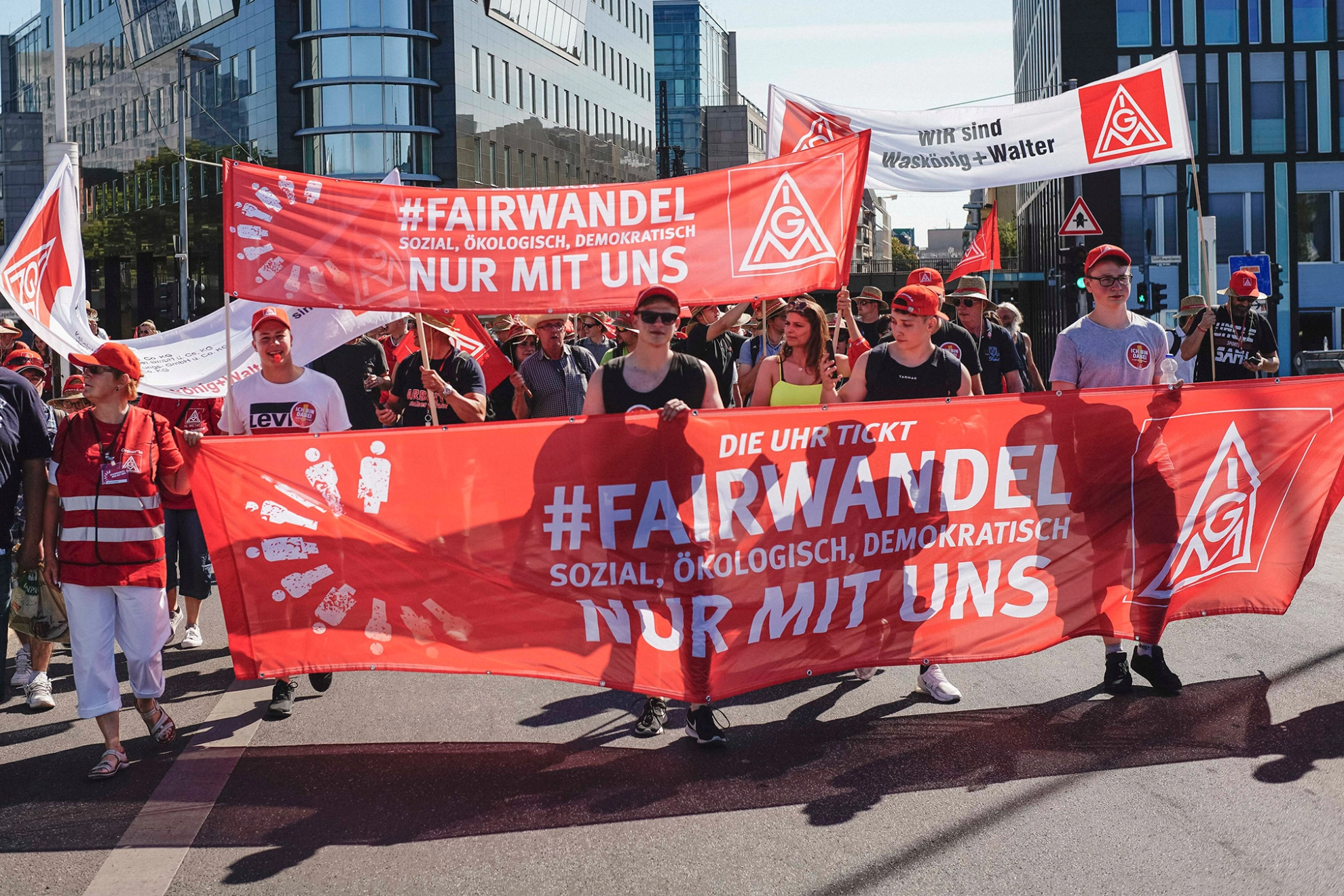 Transparent Demozug Fairwandel Berlin