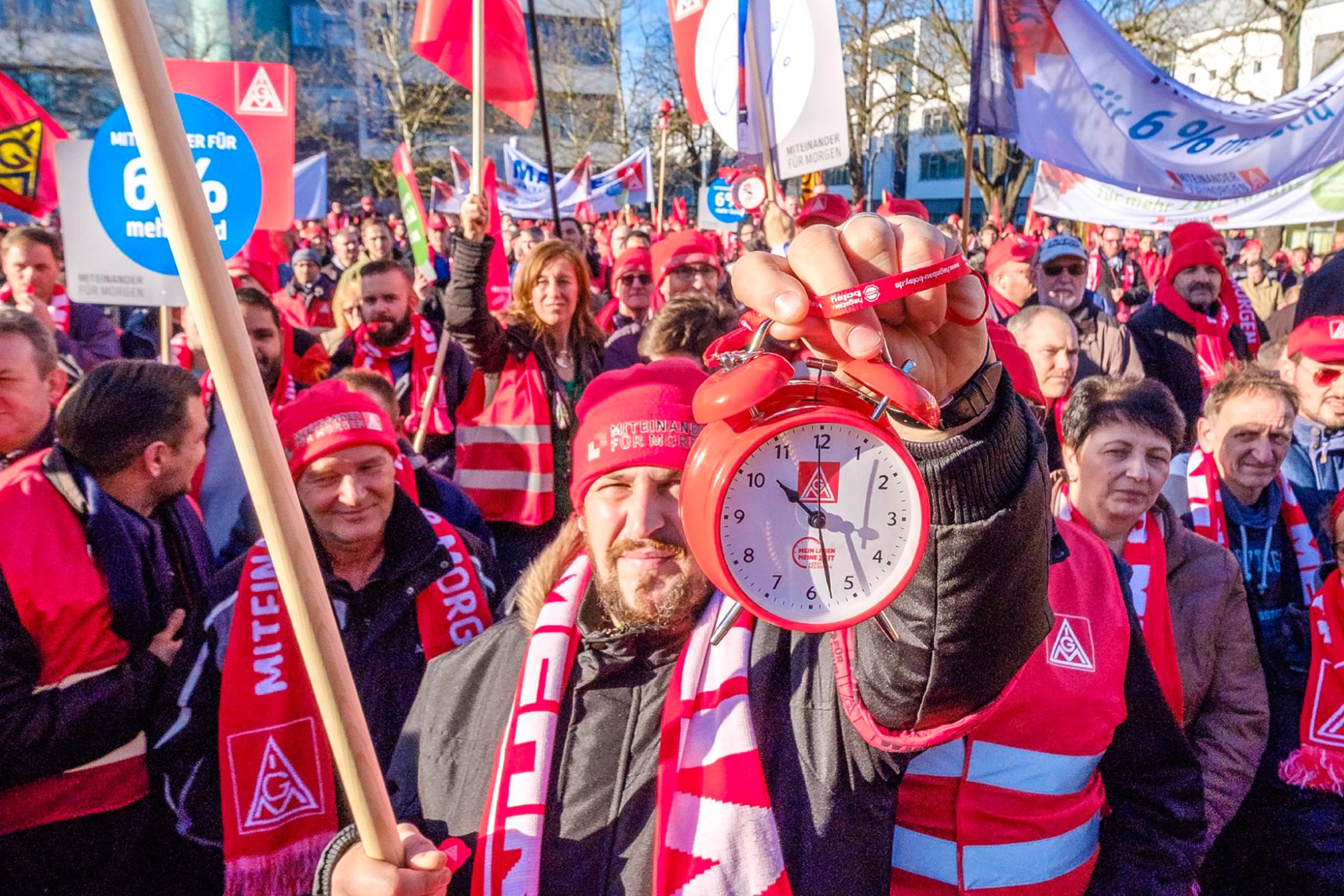 IG Metall Warnstreik Demo und Kundgebung in Stuttgart Feuerbach