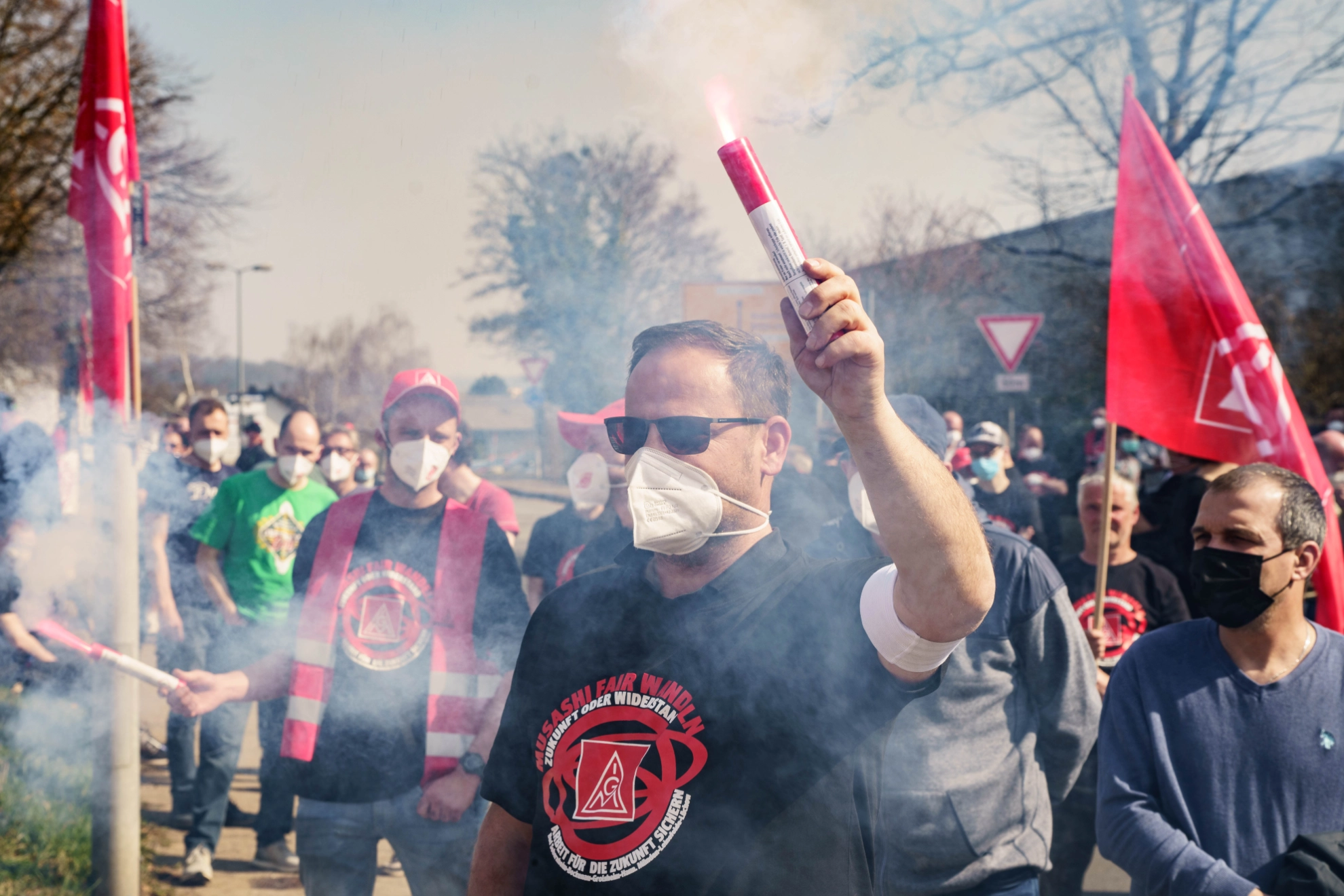 Beschäftigte im Warnstreik: Mit einer großen Protestaktion zeigte die Belegschaft Ende März in Bad Sobernheim nachhaltig, was sie von den Plänen des Managements halten.