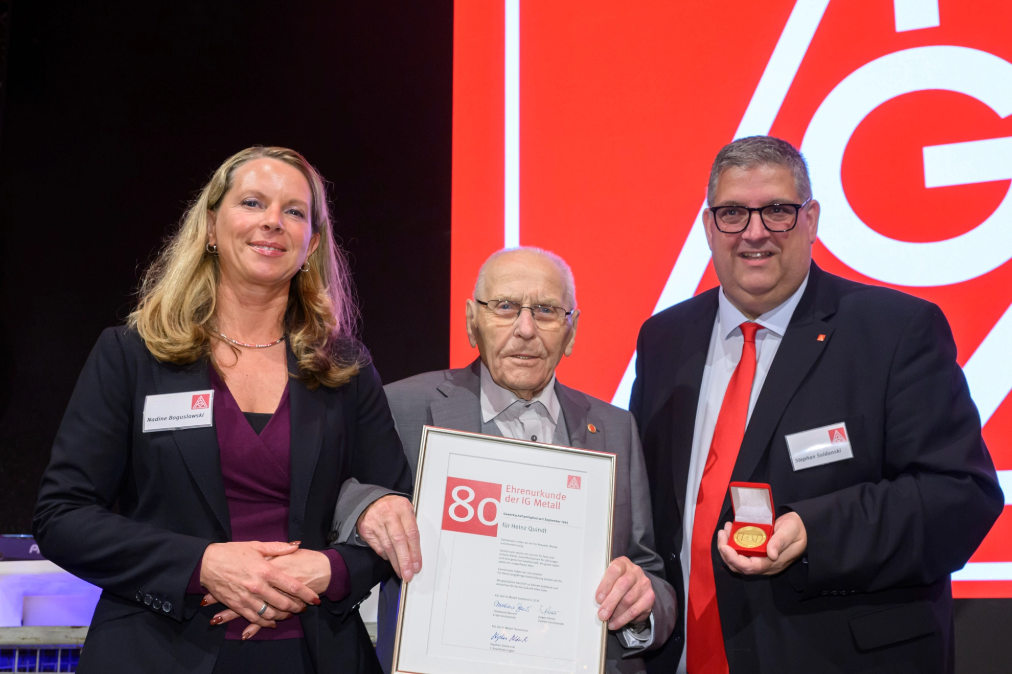 Seit 80 Jahren Gewerkschaftsmitglied: Heinz Quindt (Mitte) 