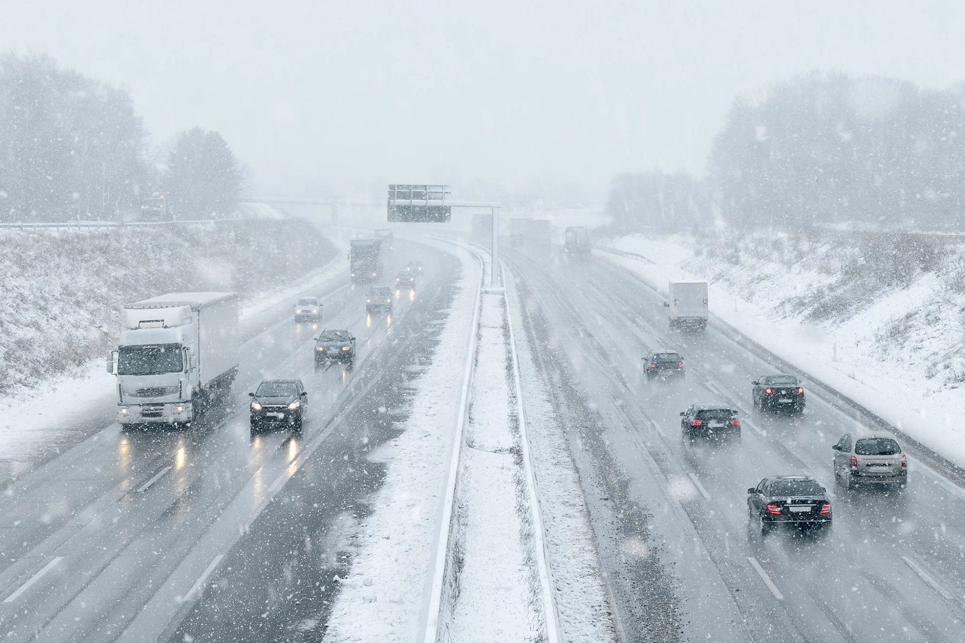 Wintereinbruch und Stau auf den Autobahnen