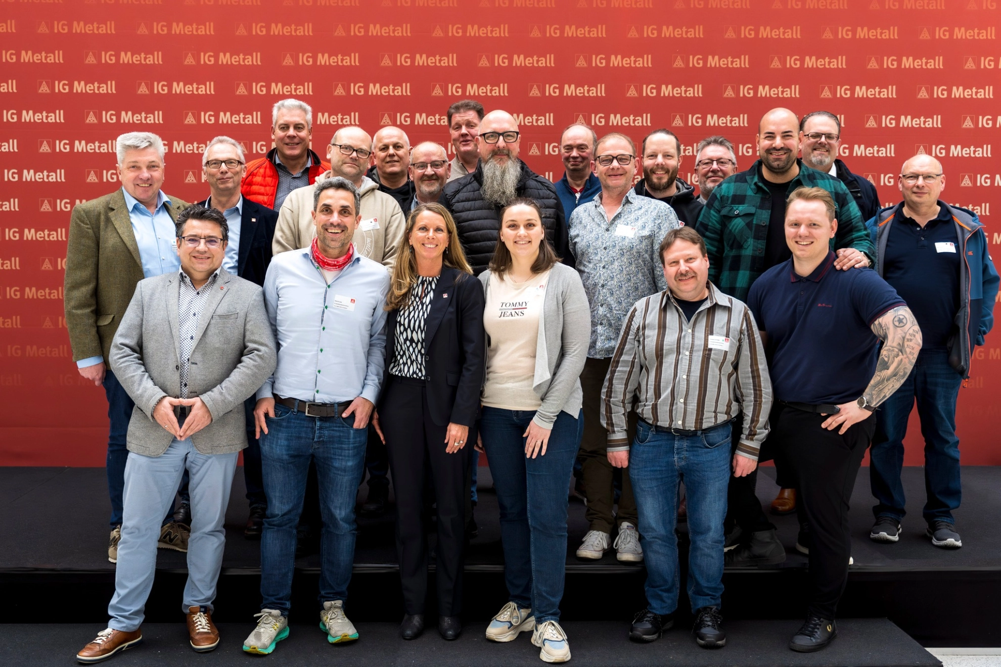 Gruppenbild mit Nadine Boguslawski von der Bundeshandwerkskonferenz der IG Metall 2024 in Frankfurt am Main.