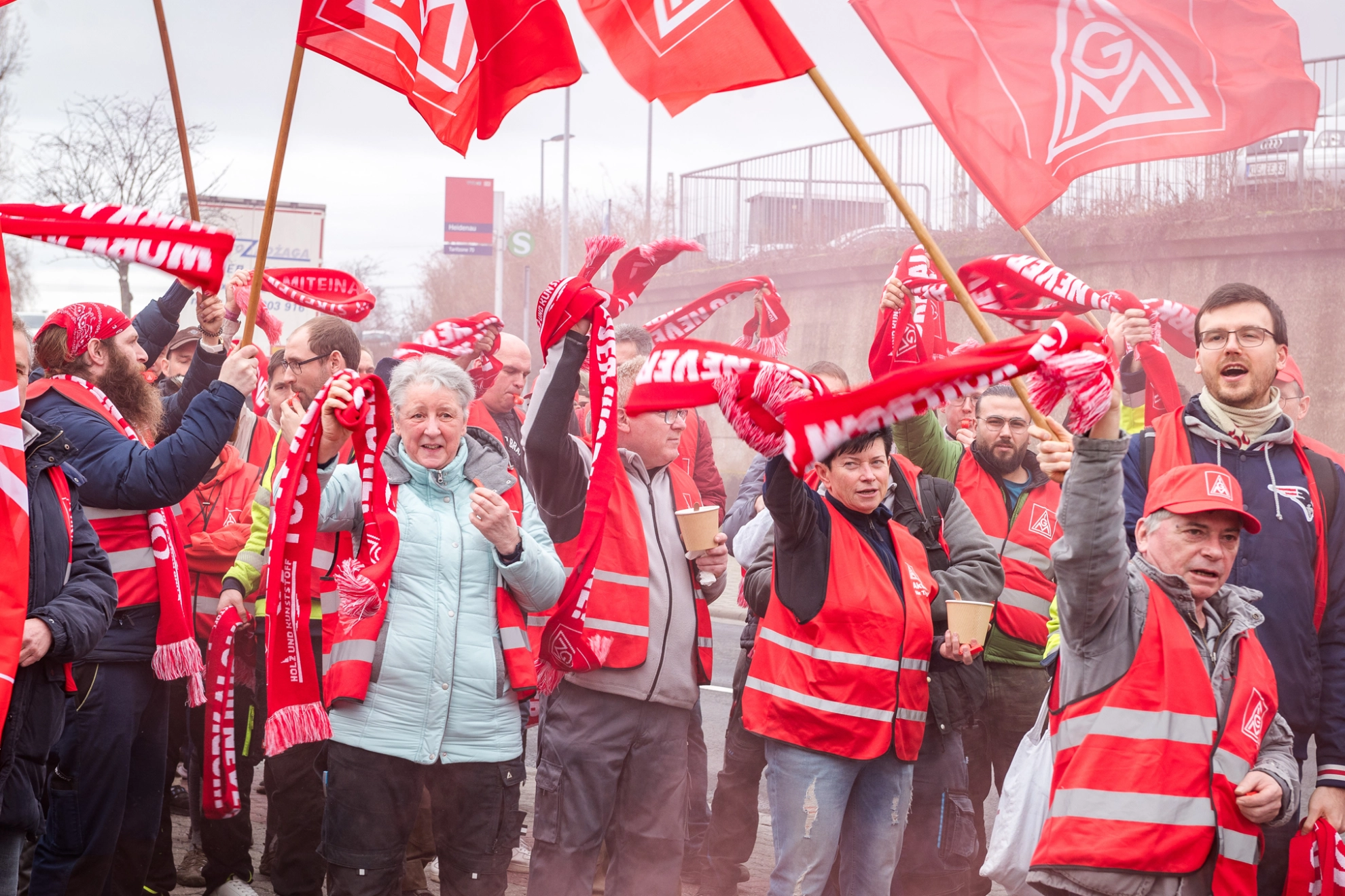 Warnstreik im Möbelwerk Heidenau in Dresden