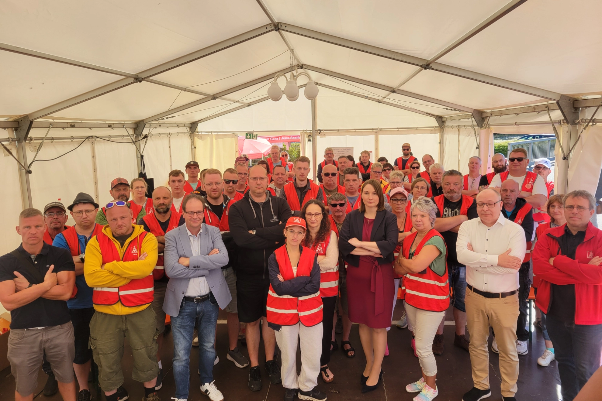 Der Streik bei Kelvion in Nobitz-Wilchwitz begann am 4. August 2026. Die Geschäftsleitung will nach Sarstedt/Niedersachsen verlagern - obwohl die Produktion in Wilchwitz profitabel und bis ins nächste Jahr ausgelastet ist.