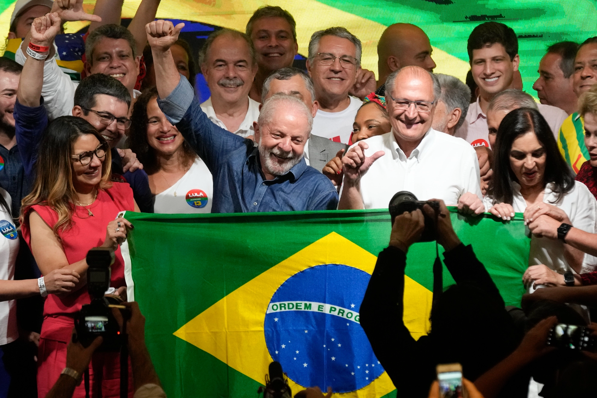 Lula da Silva bejubelt seinen Wahlsieg in Brasilien.