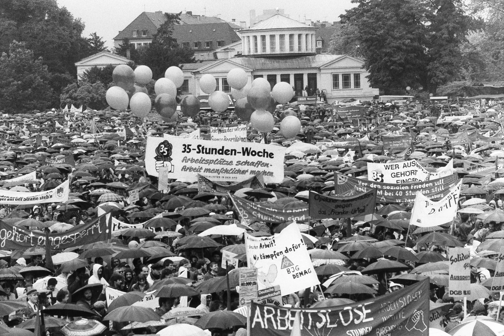 250 000 Arbeitnehmer demonstrieren am 28.05.1984 in Bonn, um den Forderungen der streikenden Metallarbeiter Nachdruck zu verleihen. 