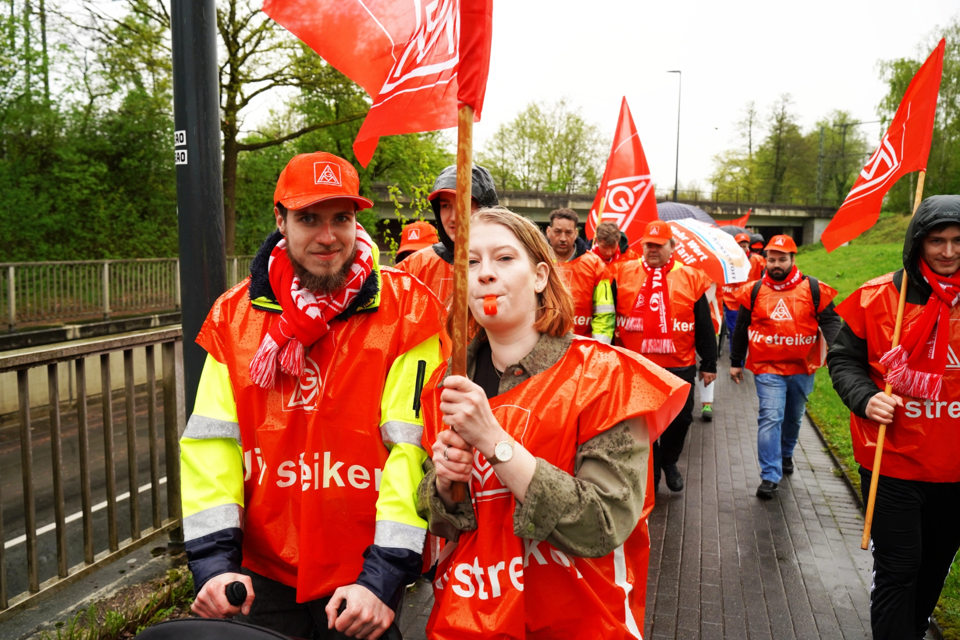 Warnstreik beim Spanplattenbauer Pfleiderer in Gütersloh/NRW