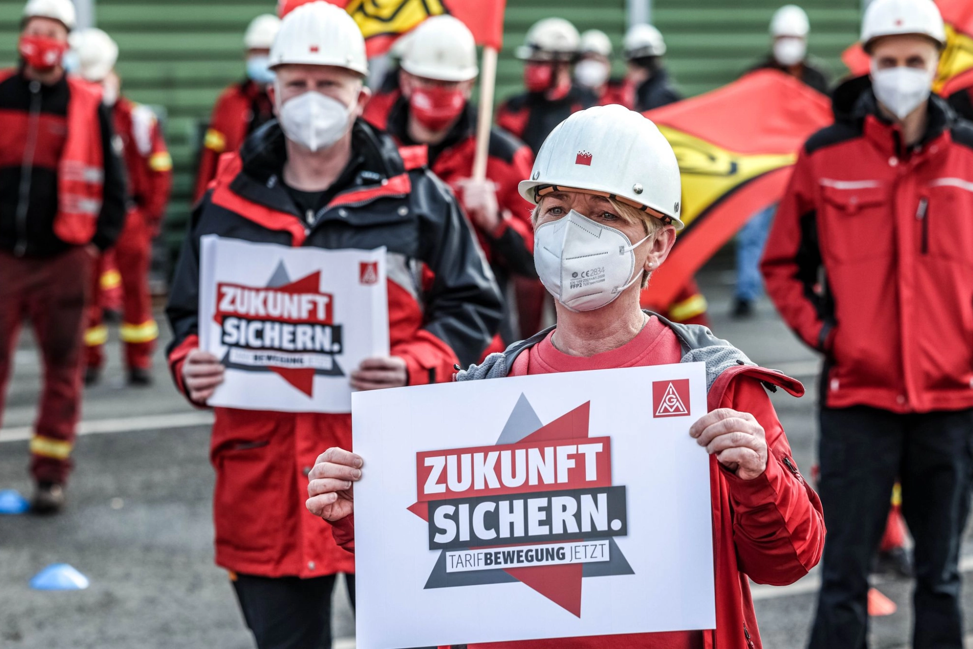 Georgsmarienhütte: Auch in der Eisen- und Stahlindustrie laufen Warnstreiks. Die IG Metall will Beschäftigung und Einkommen sichern.