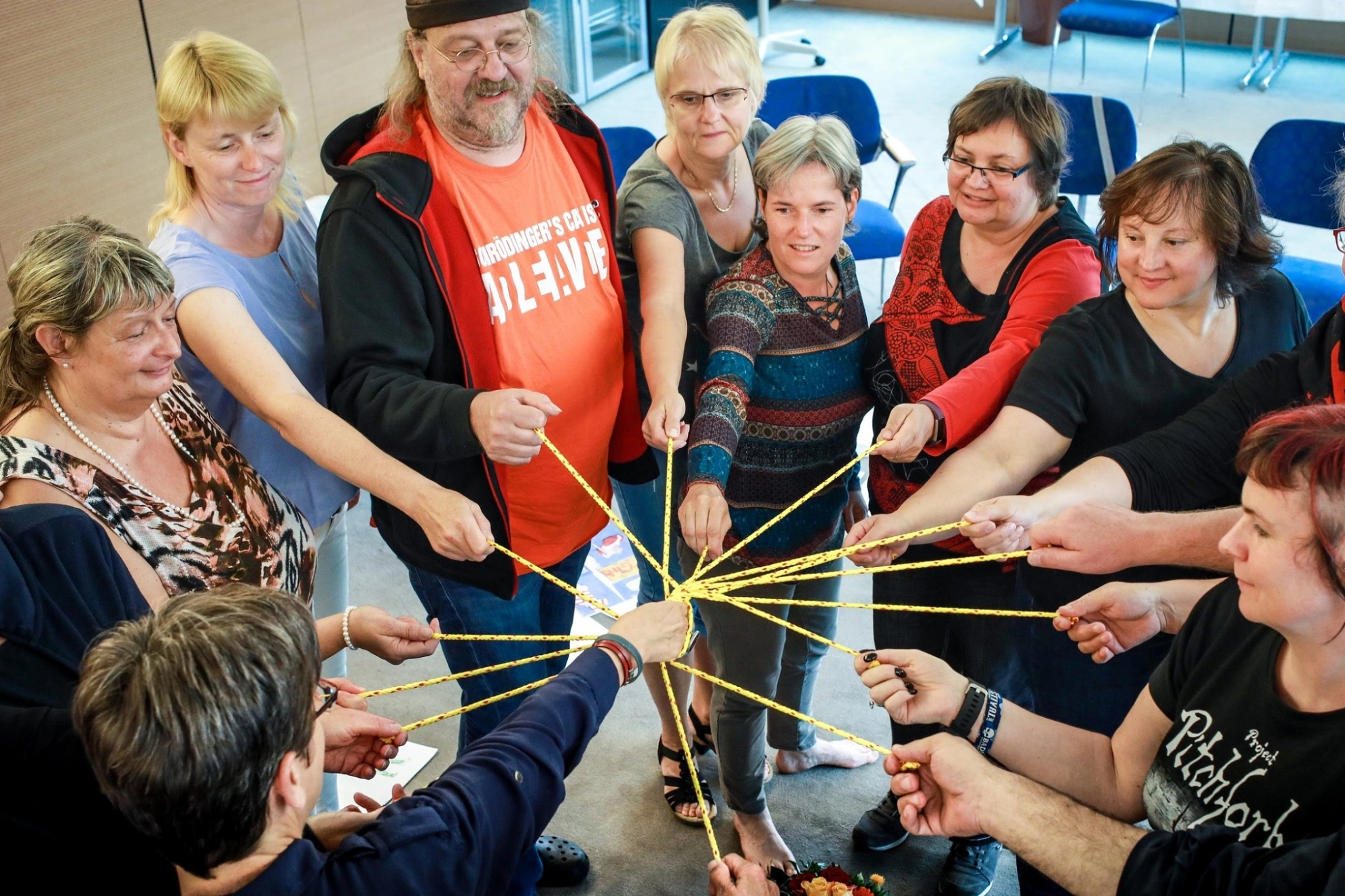 Seminarteilnehmer spielen ein typisches Seminarspiel