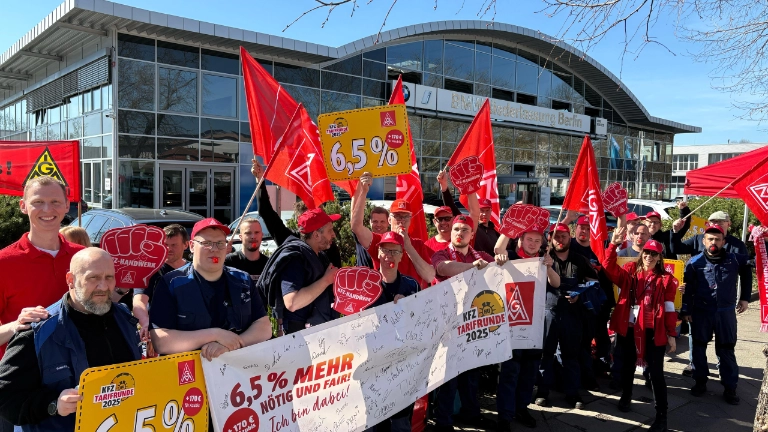 Warnstreik in der BMW-Niederlassung Berlin