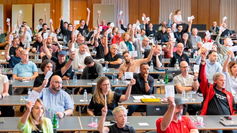 Die IG Metall Baden-Württemberg berät und beschließt bei der Großen Tarifkommission die Tarifforderung für die Metall- und Elektroindustrie.