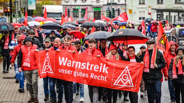 Warnstreikdemo in Lüdenscheid