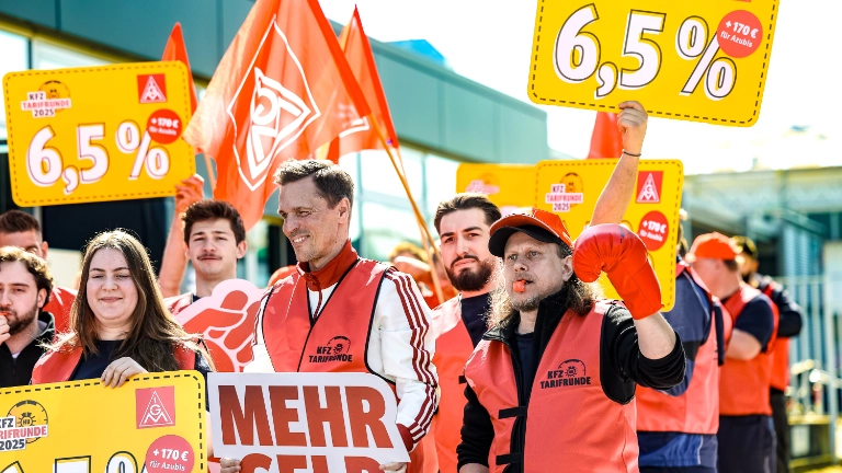 Warnstreik bei BMW in Essen