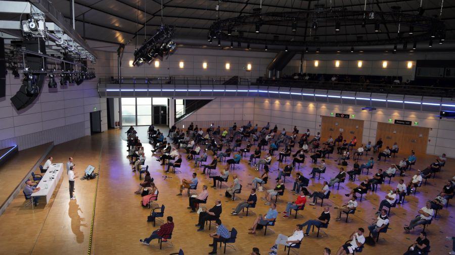 20200810_betriebsversammlung_daimler_sitze_001.jpg